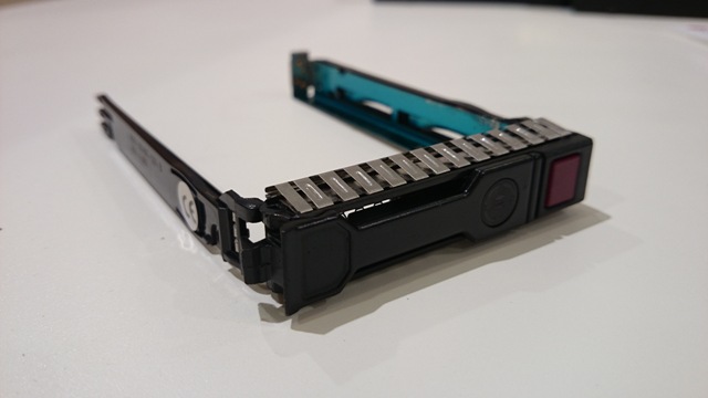 中古 hp 651687-001 難あり ProliantG8用 2.5inch SAS SATA HDD用トレイ