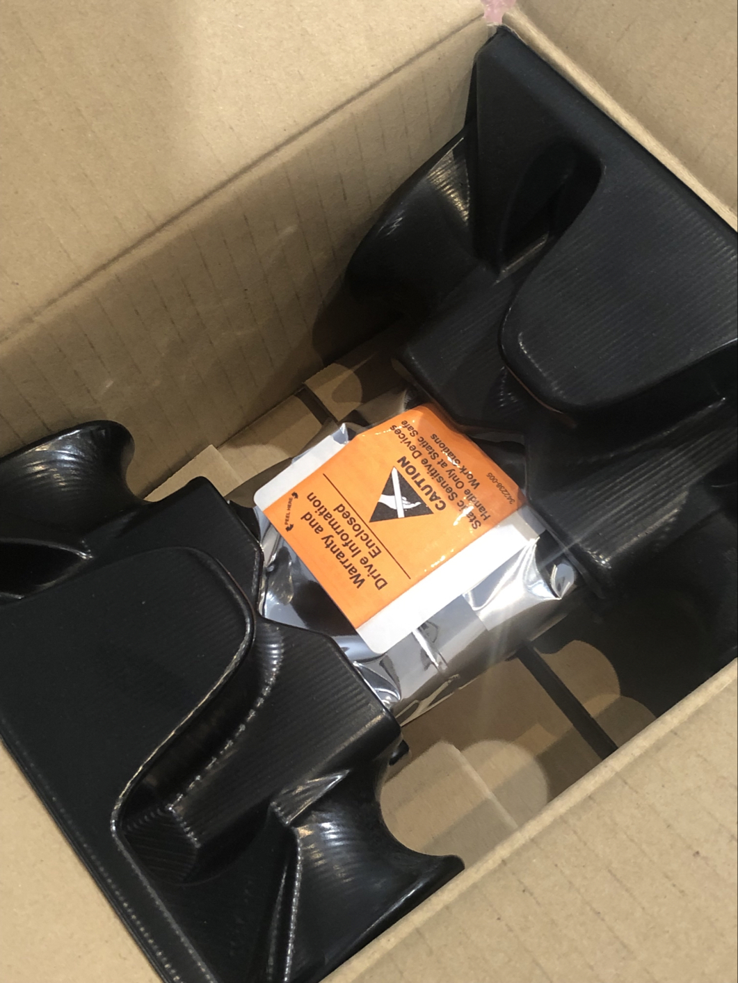 【海外入荷 新品】HPE 872475-B21 300GB 10k SC 2.5 12G SAS DS HDD