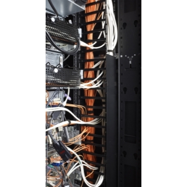 取寄 シュナイダーエレクトリック AR7581A Hinged Covers for NetShelter SX 750mm Wide 42U Vertical Cable Manager (Qty 2)