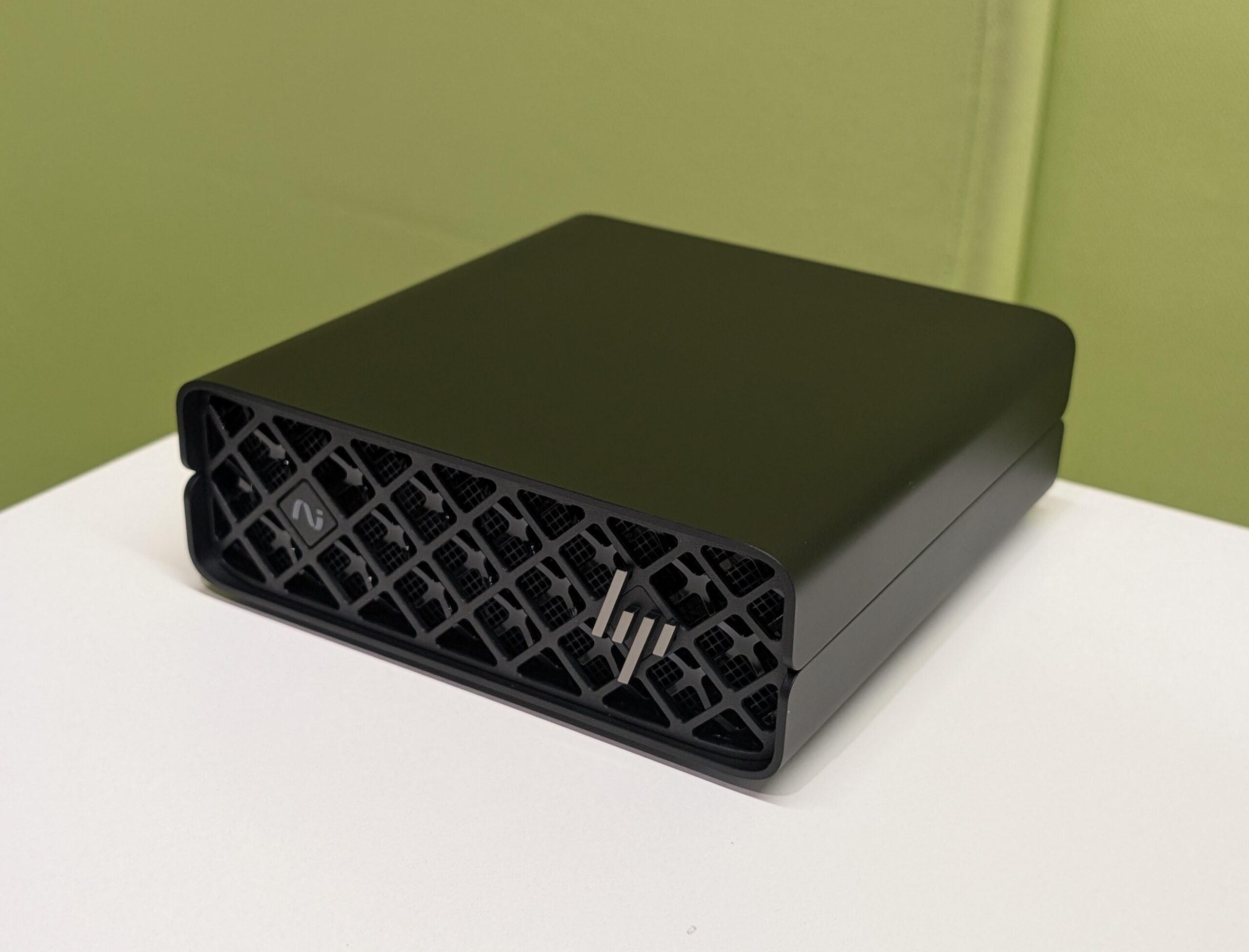 在庫 短納期 HPE CZ3A8PA#ABJ ZGX Nano G1n AI Station(NVIDIA SPARK OEM)