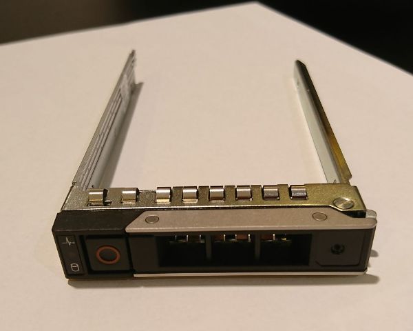 中古 DELL PowerEdge用ホットスワップ SAS,SATA 2.5インチ用トレイ3 DXD9H R640,R740等