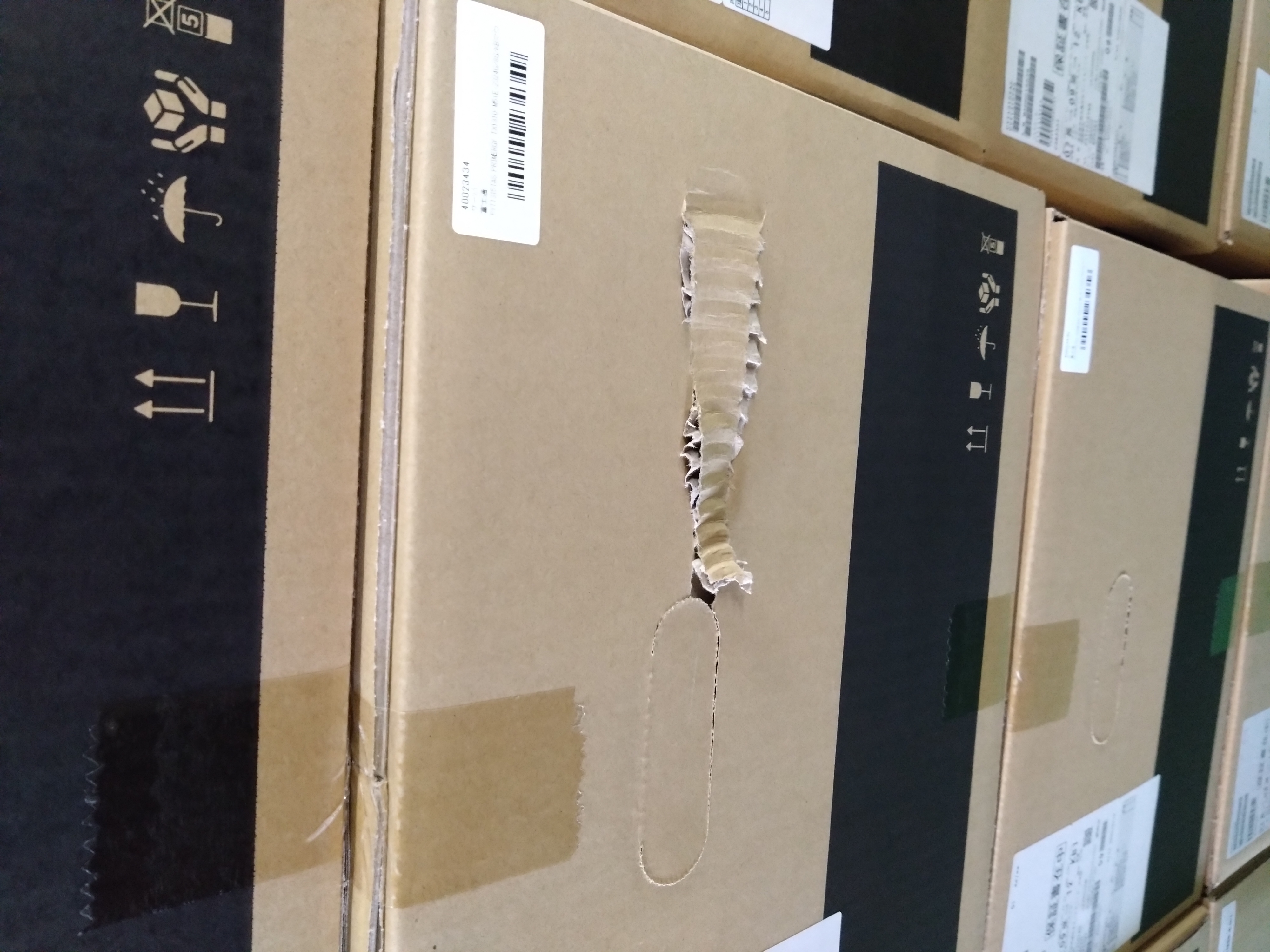 【化粧箱潰れ品特価】新品 Fujitsu PRIMERGY(プライマジー) TX1310 M5 Xeon E-2324G 3.1GHz 4C/4T 8GB HDDレス ベースモデル