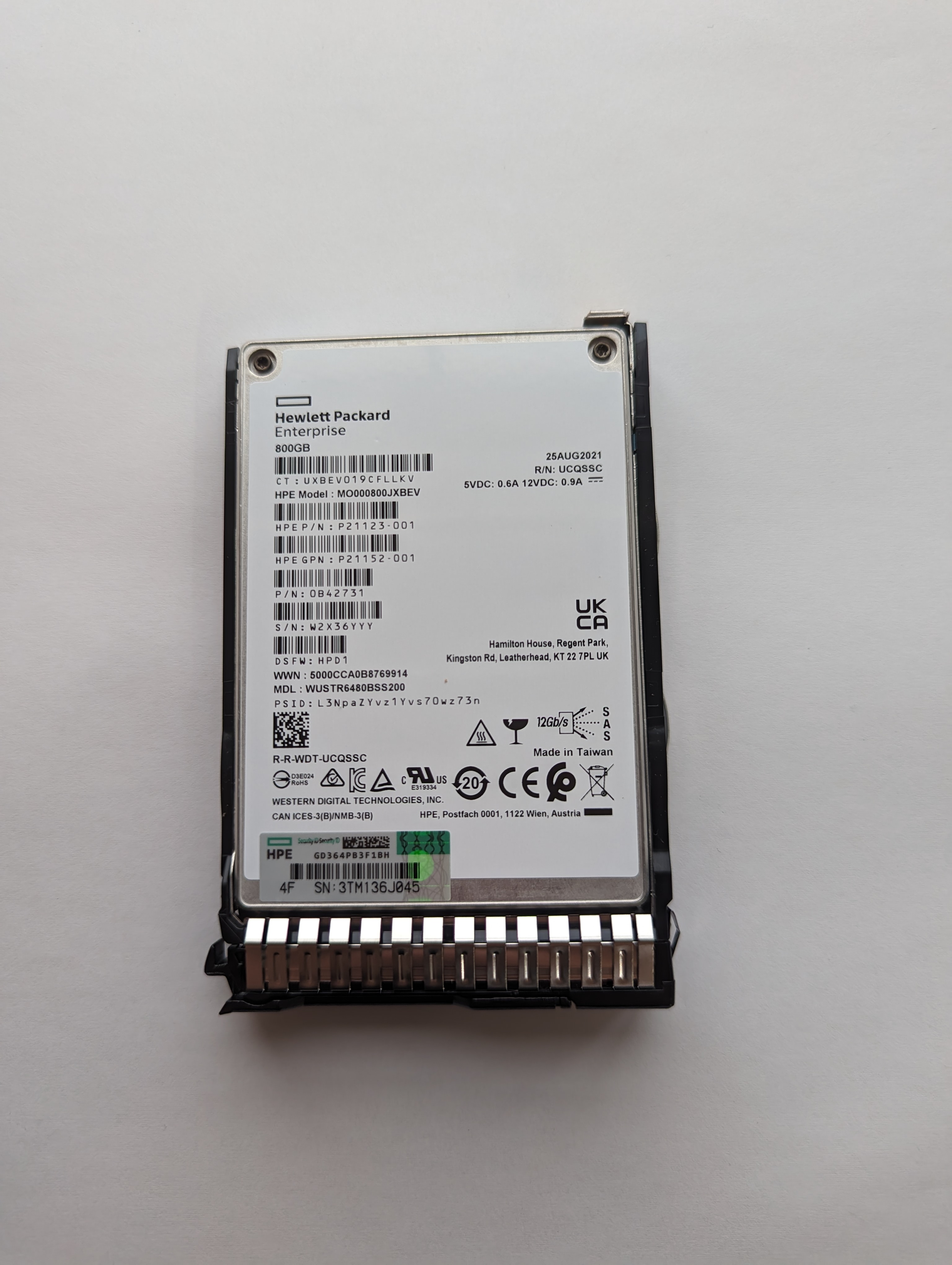 ★新品特価★新品 HPE P21131-B21 HPE 800GB SAS MU SFF SC SS540 SSD