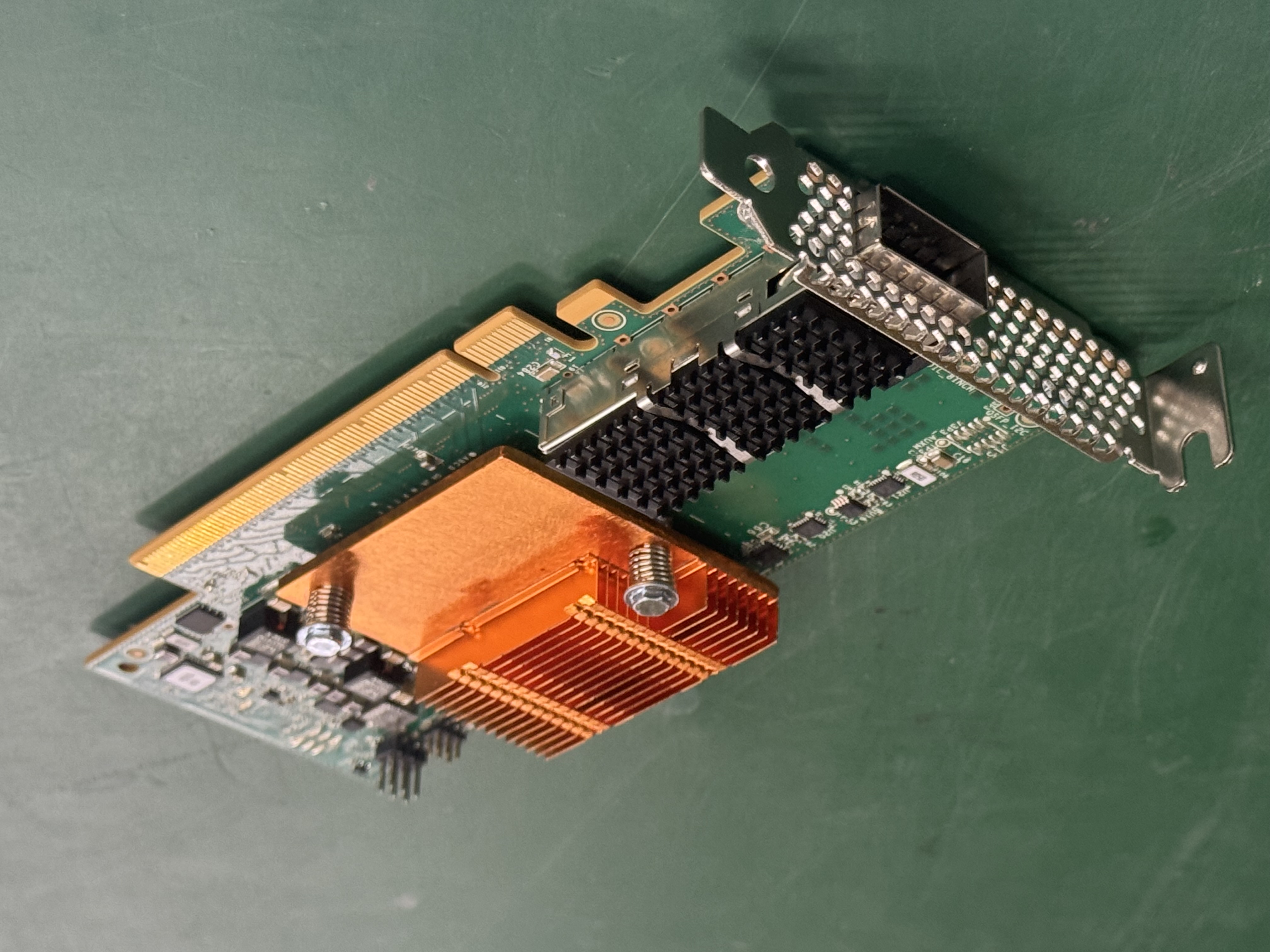 中古 Intel RMN-100HFA016 100Gb 1PORT QSFP28 ロープロファイルのみ