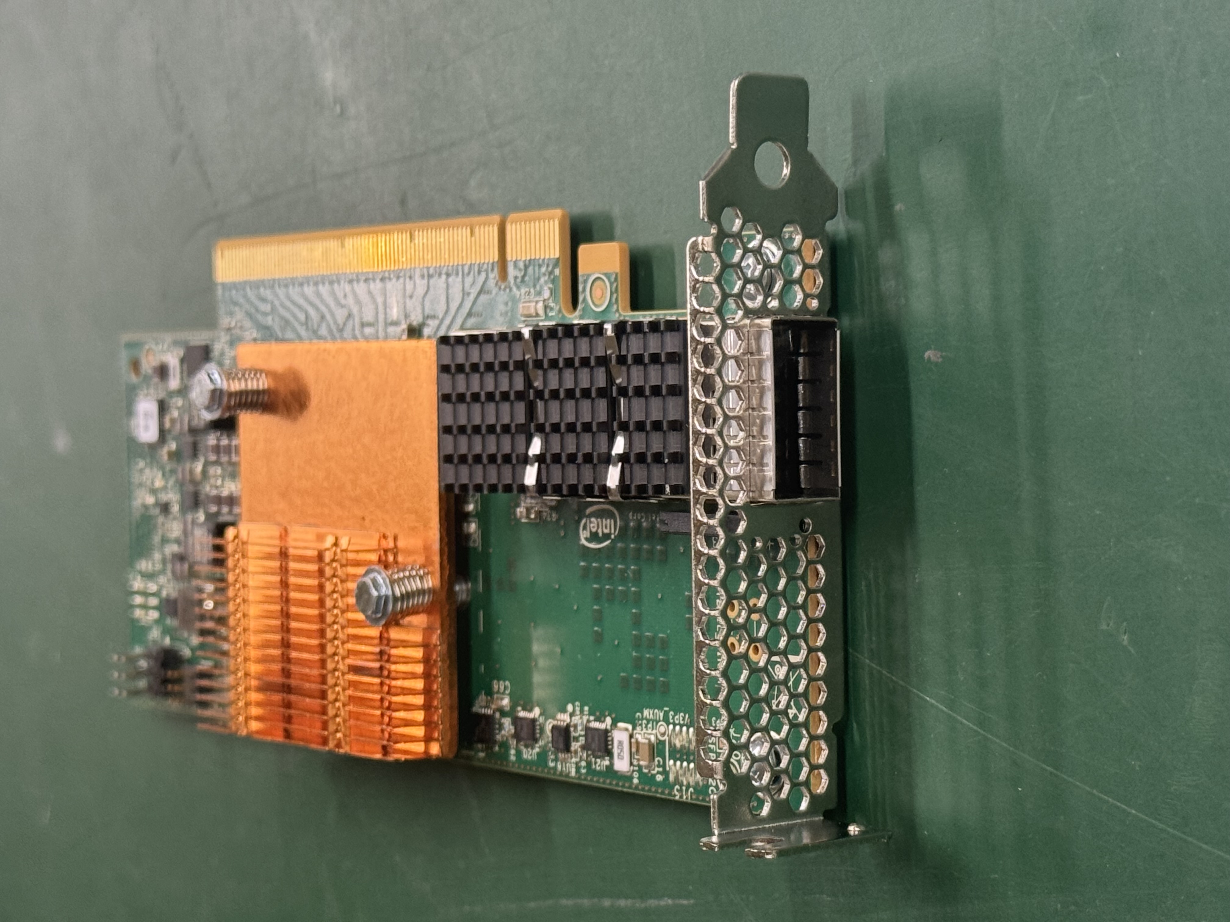 中古 Intel RMN-100HFA016 100Gb 1PORT QSFP28 ロープロファイルのみ