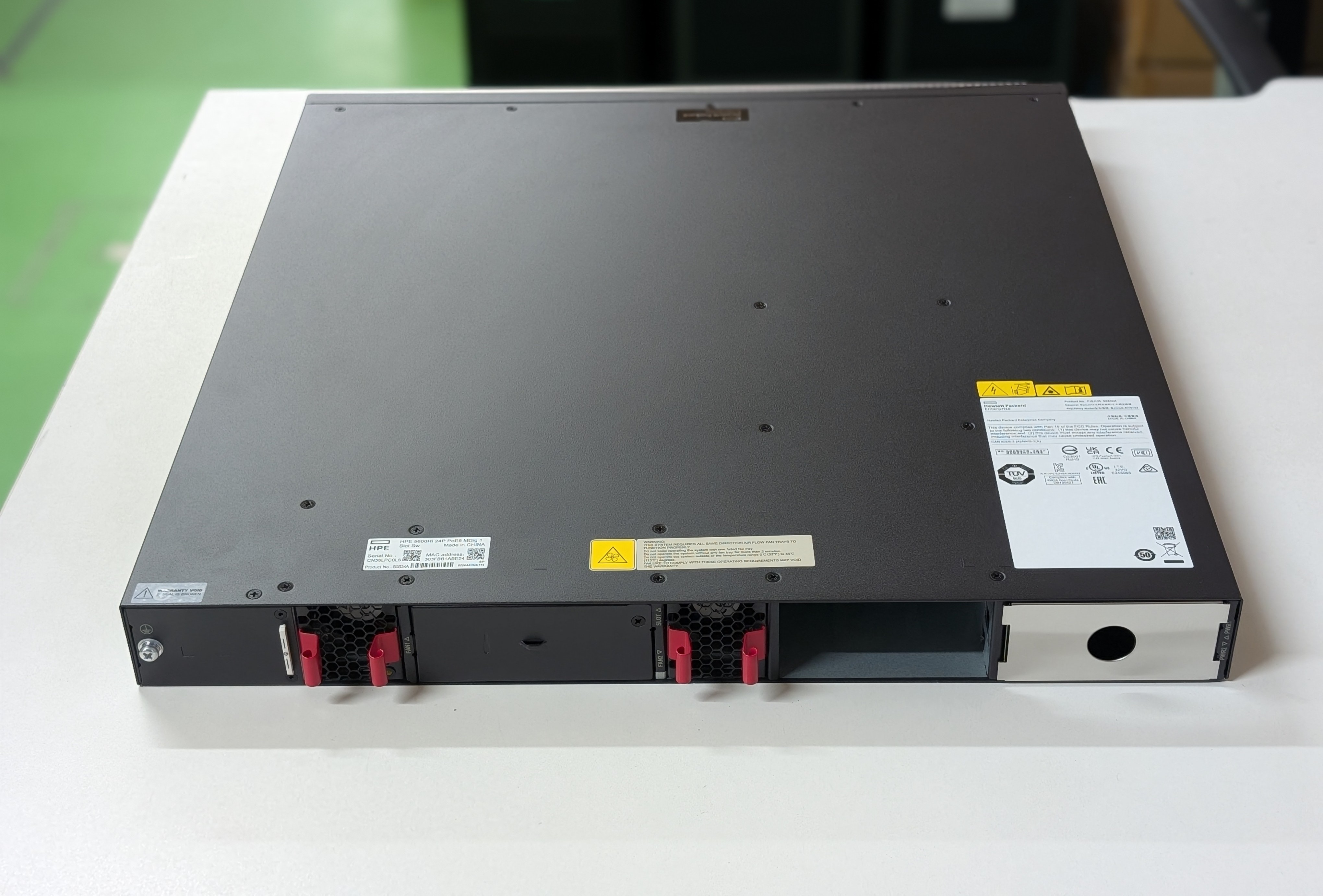 ！在庫限定特価！HPE S0S34A 5600HI 24P Multigigabit 100M/1G/2.5G/5G/10GBase-T PoE8 1 Slot