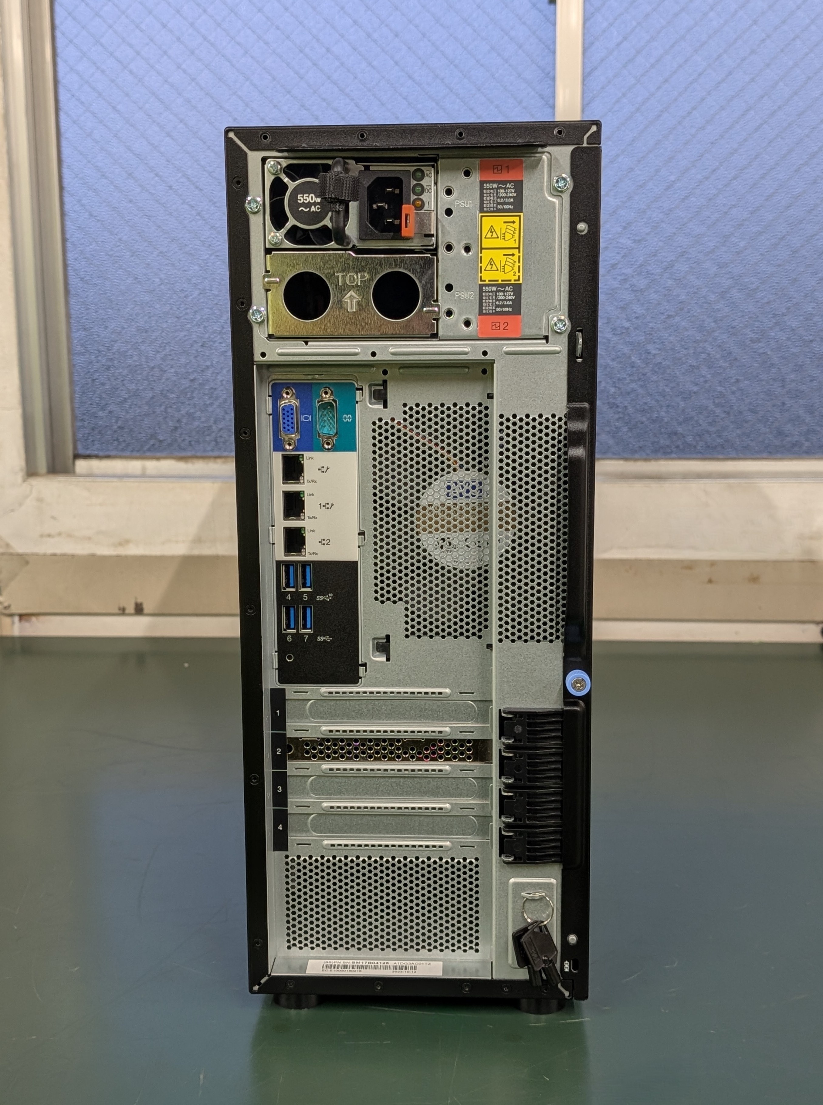 ！在庫限定特価！レノボ ThinkSystem ST250 V2 Xeon E-2324G 16GB 600GBx2 WindowsServer 2022 Std インストール済