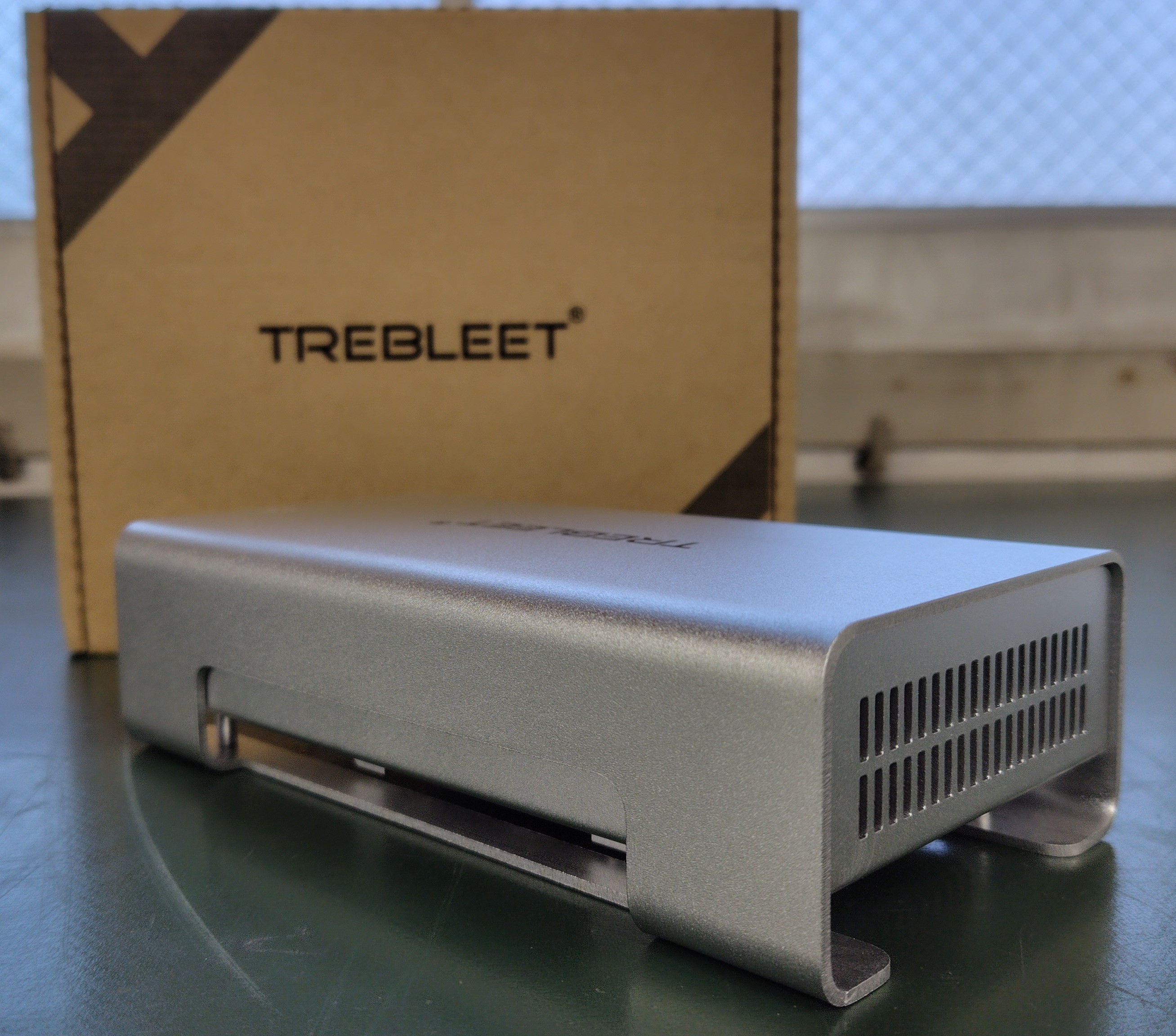中古 サンダーボルトーNVMe U.3変換 外付けデバイス