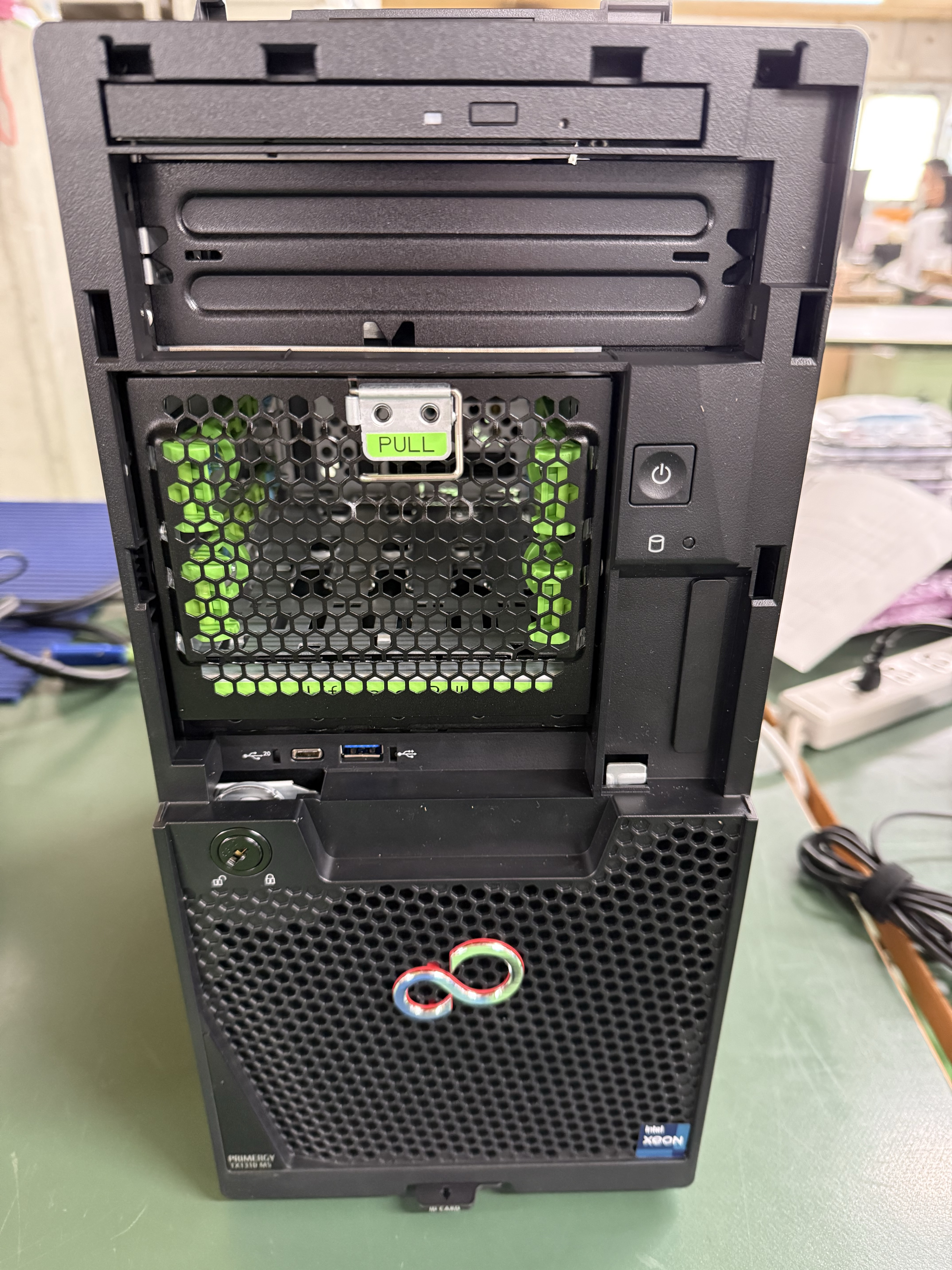 【在庫有り即納可能】新品 Fujitsu PRIMERGY(プライマジー) TX1310 M5 Xeon E-2324G 3.1GHz 4C/4T 8GB HDDレス ベースモデル