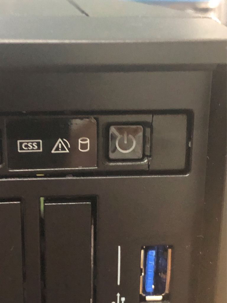 中古 Fujitsu PRIMERGY(プライマジー) TX1320 M3 E3-1220V6 HDD3.5x2 電源ボタン横 亀裂有り