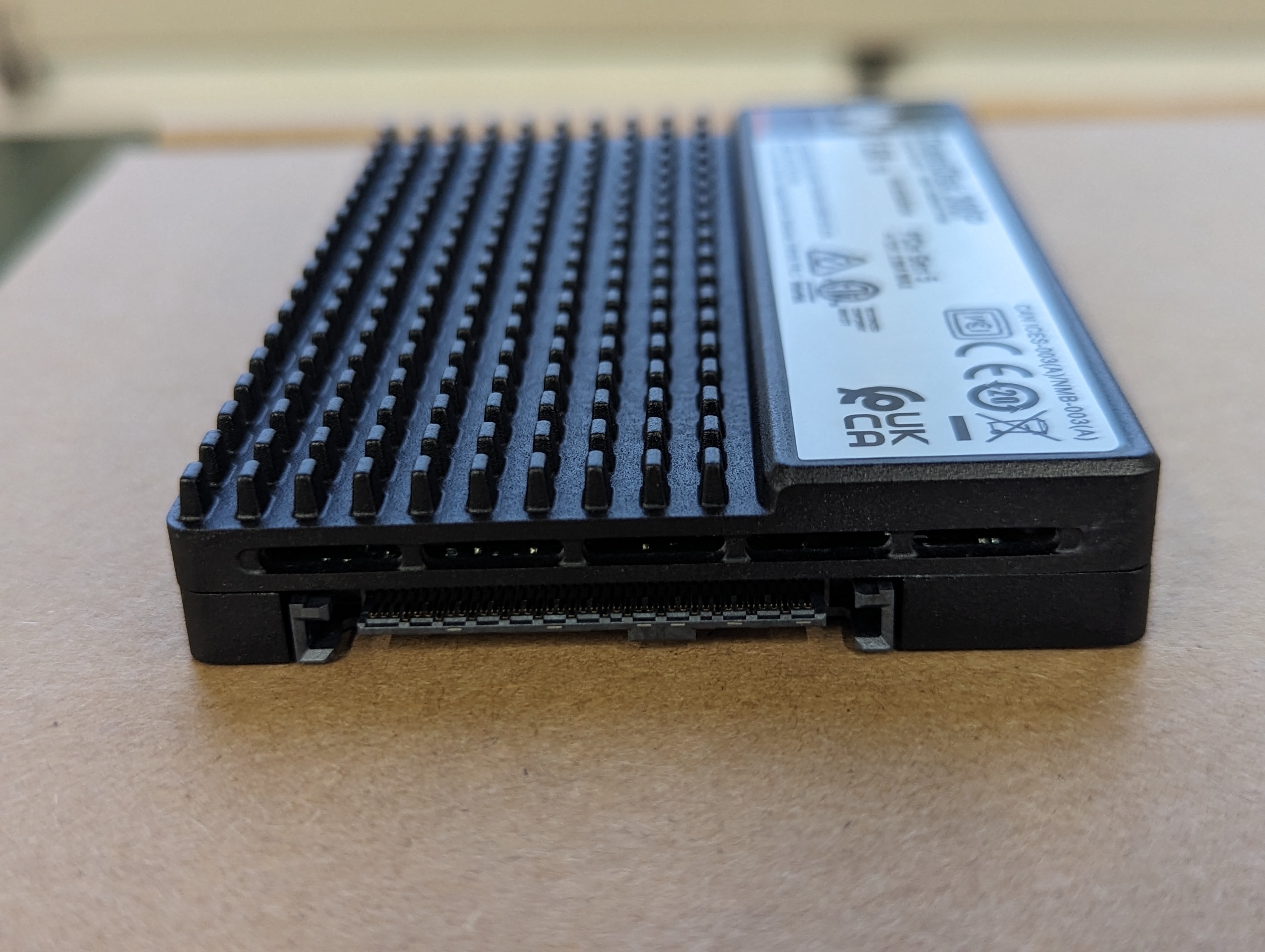 新品 大手メーカー製 7.68TB NVMe PCI-E Gen5 U.2
