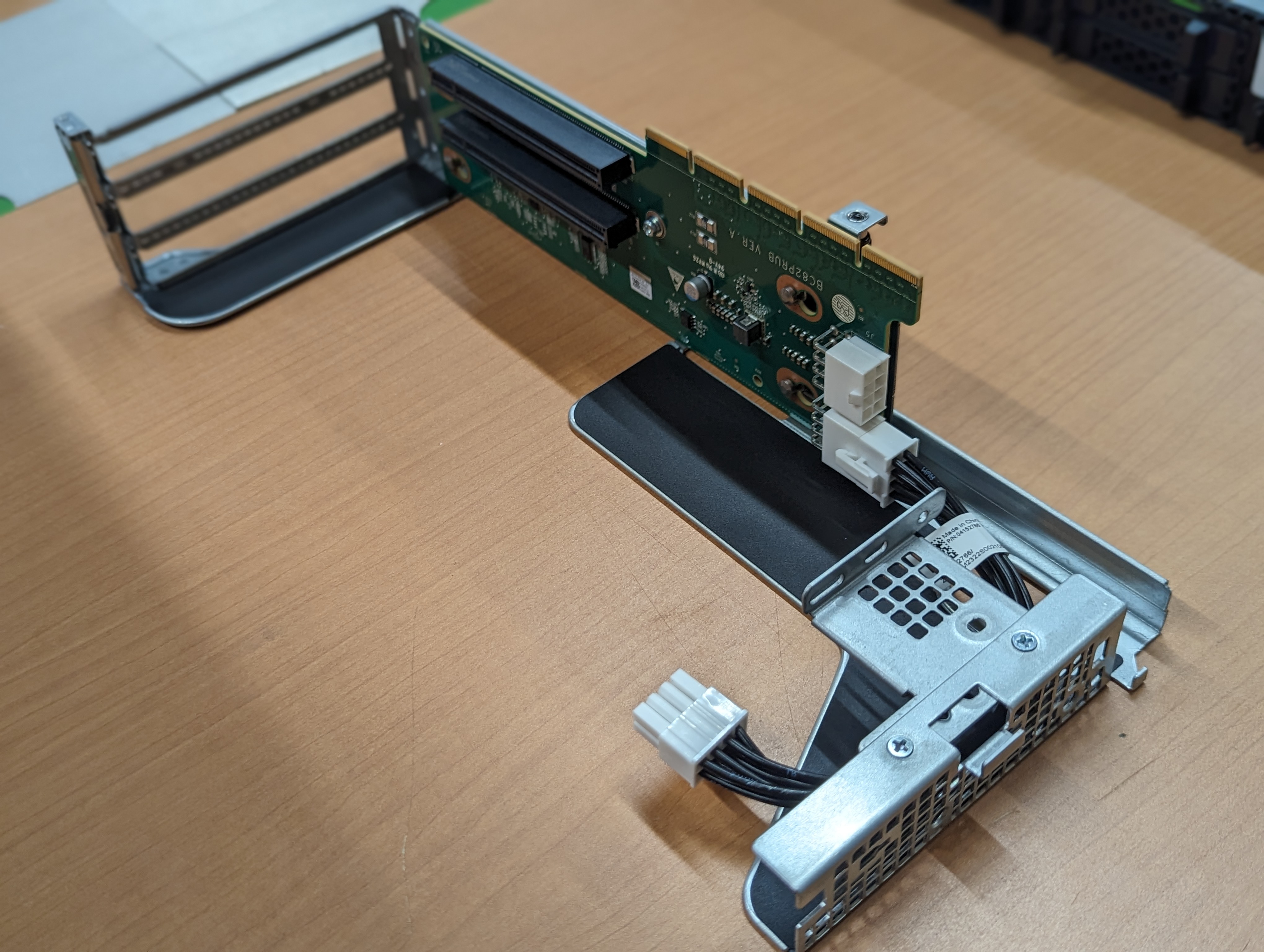 【1台限定 在庫即納】xFusion FusionServer 2288H V6 2.5*8 18コア2CPU 2GPU対応 3年訪問修理