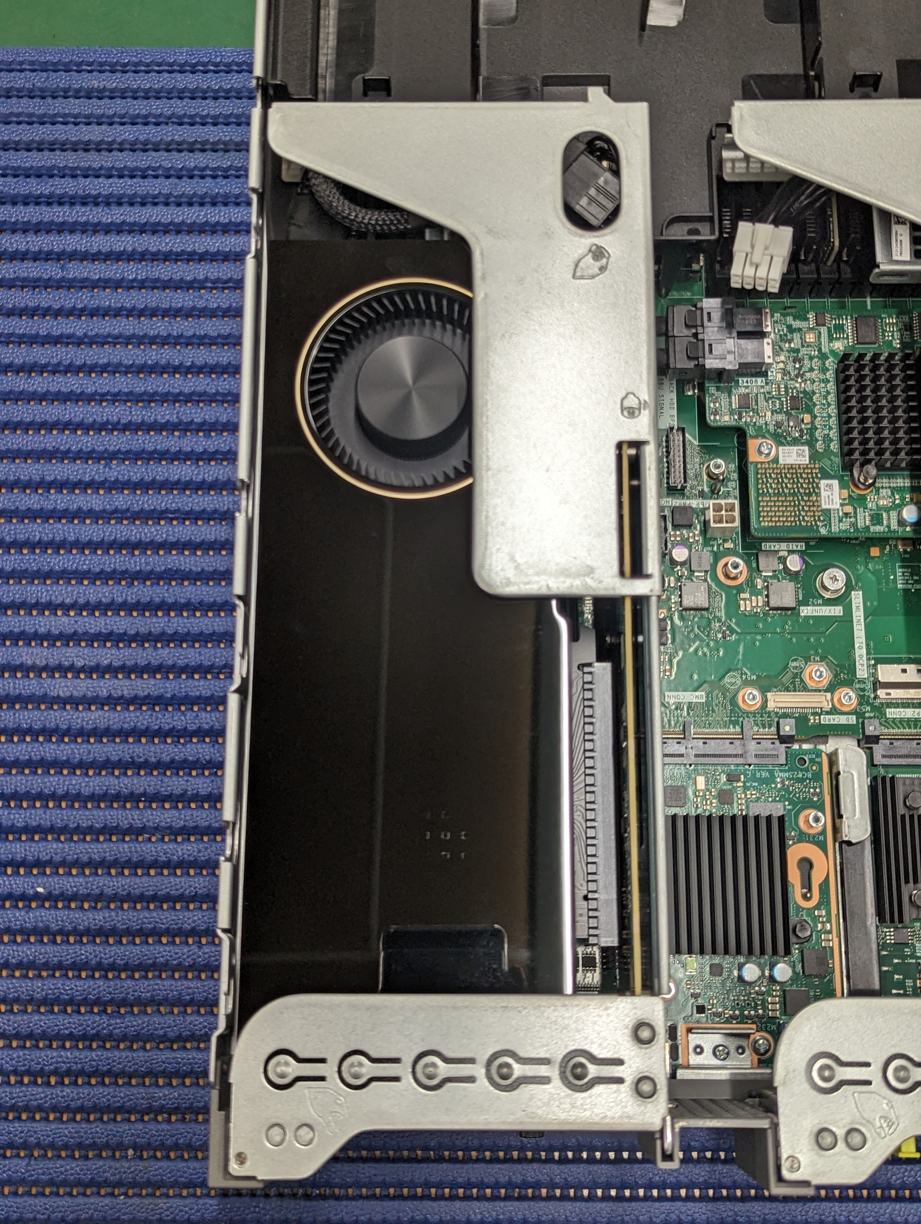 【1台限定 在庫即納】xFusion FusionServer 2288H V6 2.5*8 18コア2CPU NVIDIA RTX5000ADA 1枚搭載 訪問修理