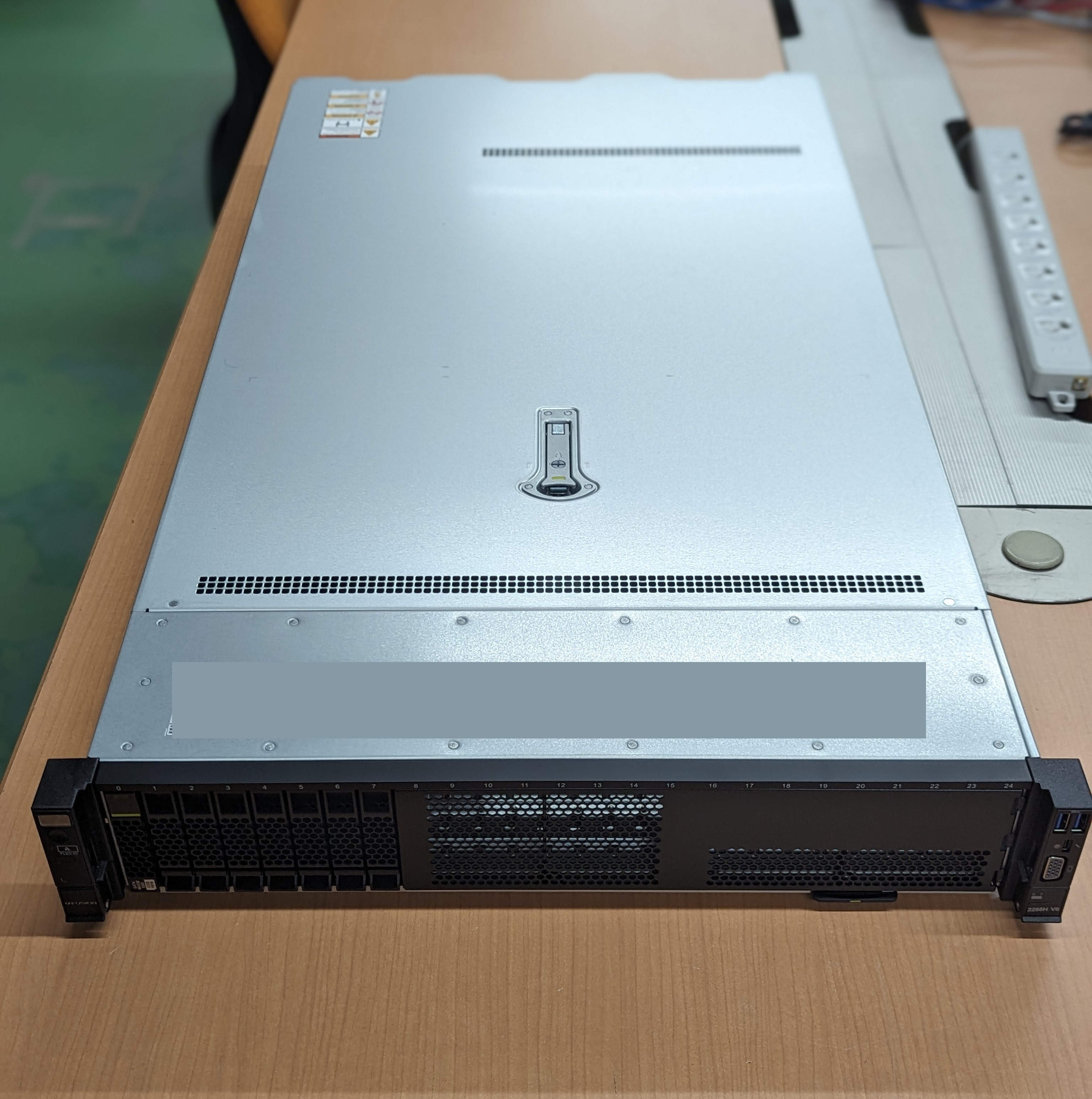 【1台限定 在庫即納】xFusion FusionServer 2288H V6 2.5*8 18コア2CPU NVIDIA A100 80GB 2枚搭載 3年訪問修理